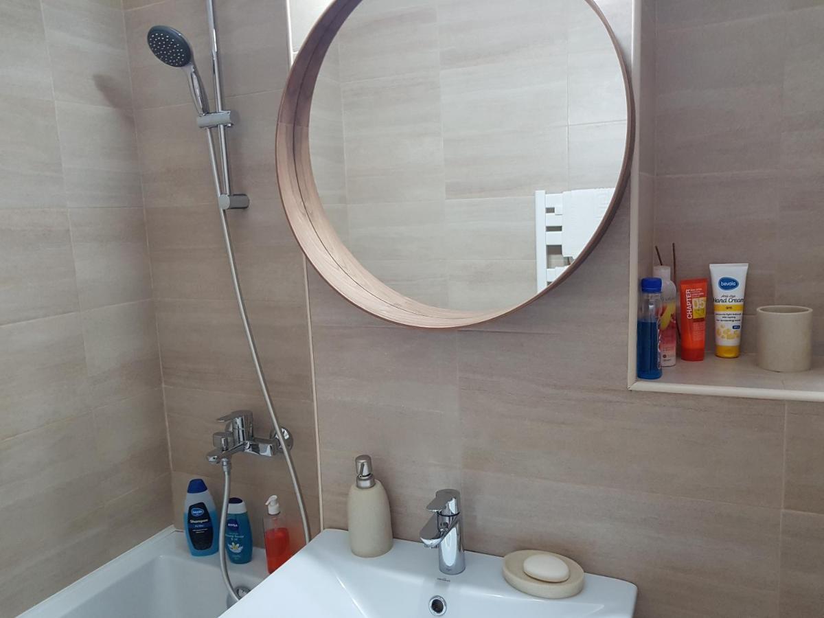 Mary Apartment Галац Екстер'єр фото
